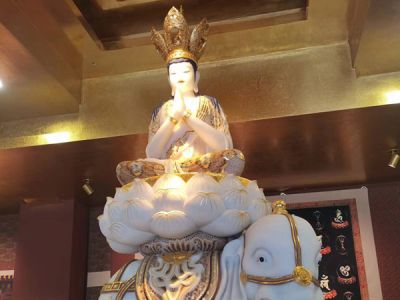 白玉“普賢”貼金